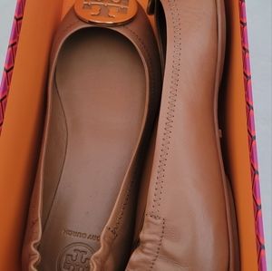 Tory Burch Minnie Travel Ballet with metal logo/Soft Nappa Leather  Size 7